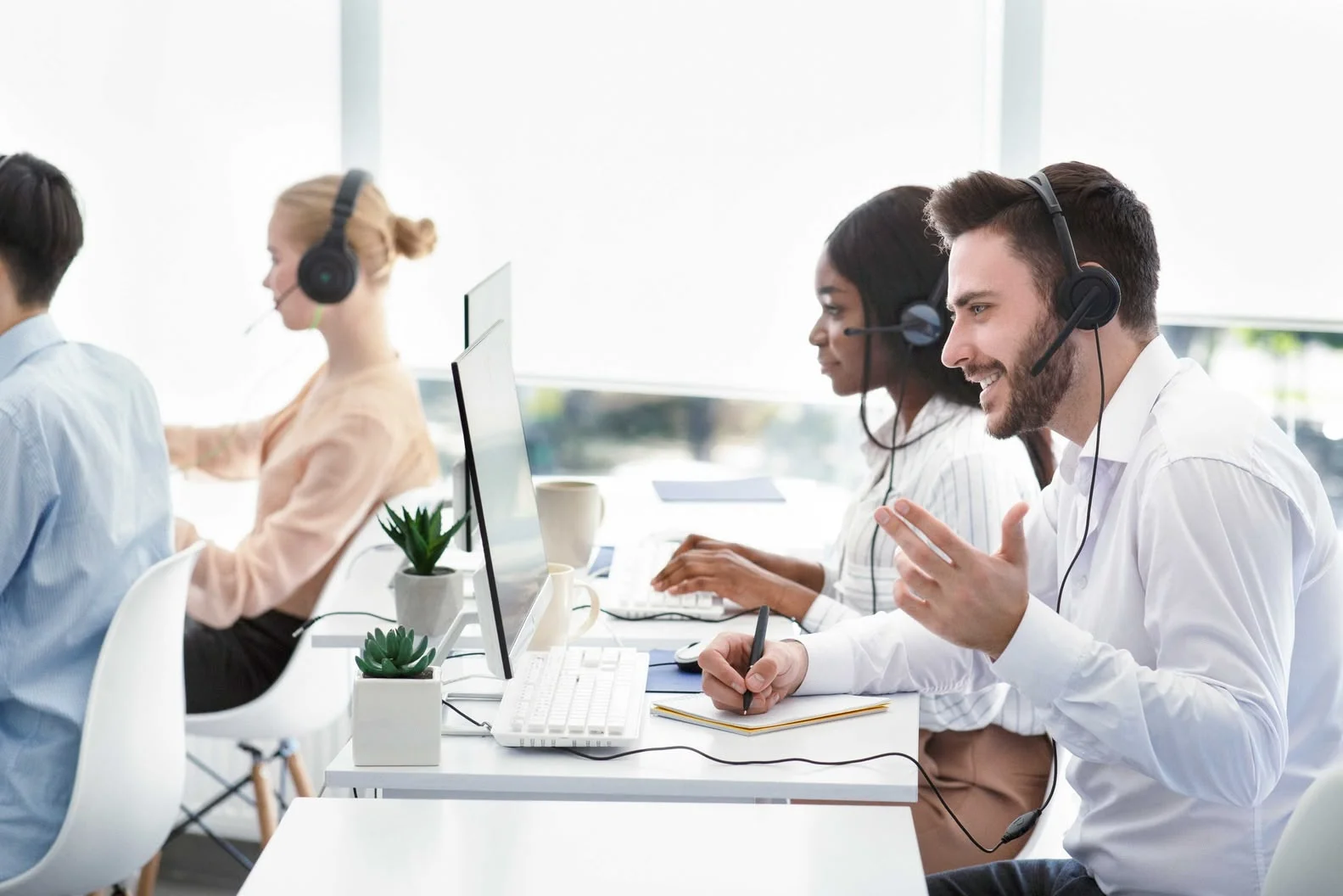 teams with voip office people talking to their customers via teams with voip