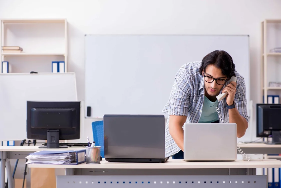 managed it provider ontario a staff from a managed it provider in ontario is busy checking his laptop and assisting clients